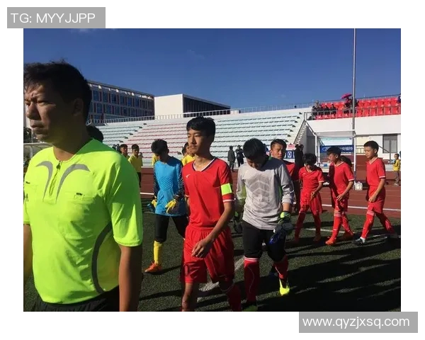 足球明星与放羊娃的奇妙对比图片展现青春梦想与奋斗历程